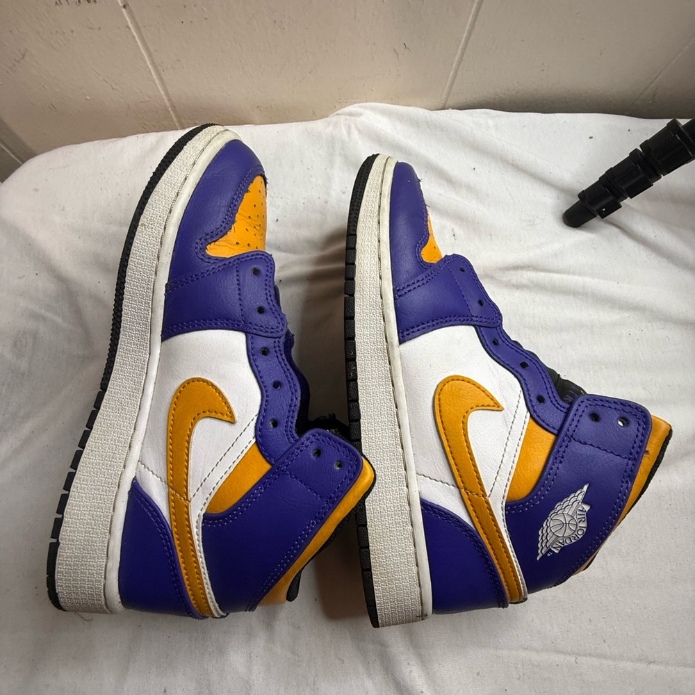 Nike Air Jordan 1 Mid GS Lakers Purple Yellow Sneakers DQ8423-517 Sz 5.5Y Used